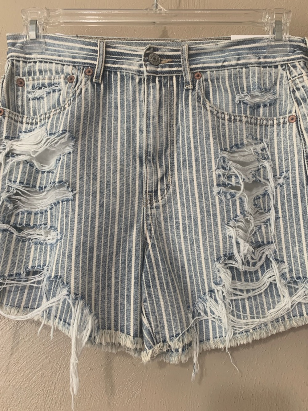 American Eagle size 6 Striped Distressed Denim Shorts - Light Blue NWT